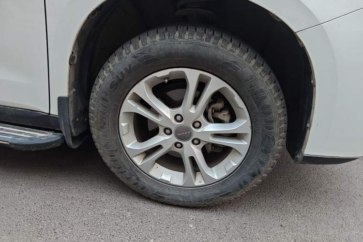 Used Haval M6 2017 1.5T Automatic Two-Wheel Drive Prestige Model Right Front Wheel Hub