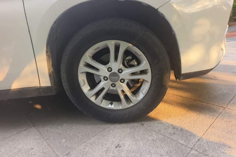 Used Haval M6 2017 1.5T Automatic Two-Wheel Drive Elite Model Right Front Wheel Hub