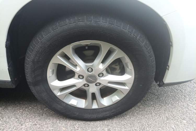 Used Haval M6 2017 1.5T Automatic Two-Wheel Drive Elite Model Right Front Wheel Hub