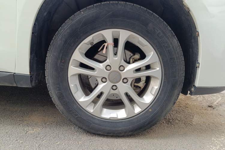 Used Haval M6 2017 1.5T Automatic Two-Wheel Drive Elite Model Right Front Wheel Hub