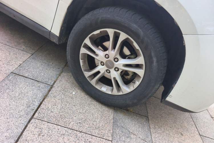 Used Haval M6 2017 1.5T Manual Two-Wheel Drive Elite Model Right Front Wheel Hub