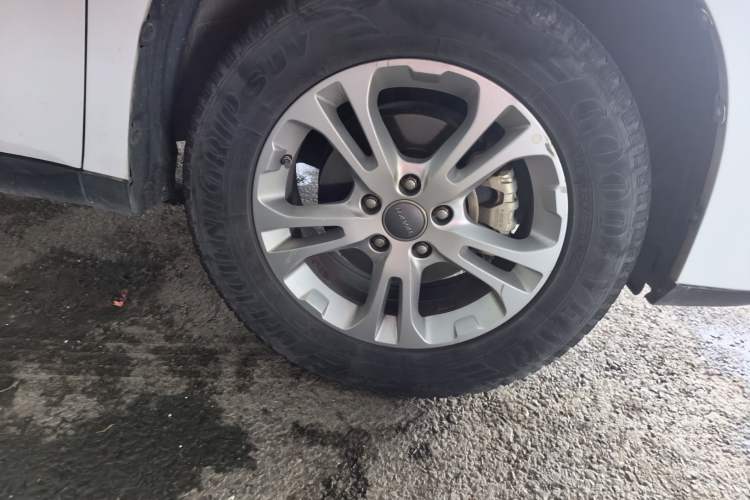 Used Haval M6 2017 1.5T Automatic Two-Wheel Drive Elite Model Right Front Wheel Hub