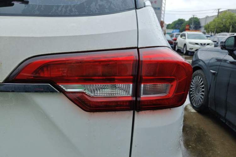 Used Haval M6 2017 1.5T Manual Two-Wheel Drive Elite Model Right Rear Taillight