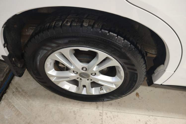 Used Haval M6 2017 1.5T Automatic Two-Wheel Drive Elite Model Right Rear Wheel Hub