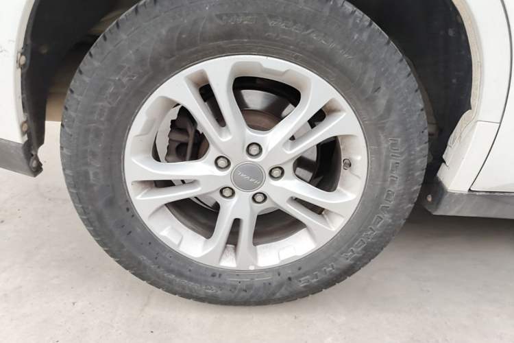 Used Haval M6 2017 1.5T Manual Two-Wheel Drive Elite Model Right Rear Wheel Hub