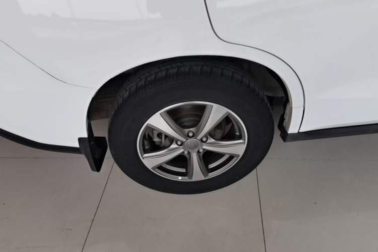 Used Haval M6 2017 1.5T Manual Two-Wheel Drive Urban Version Right Rear Wheel Hub