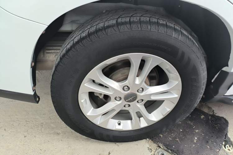 Used Haval M6 2017 1.5T Manual Two-Wheel Drive Elite Model Right Rear Wheel Hub