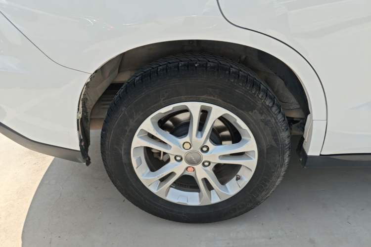 Used Haval M6 2017 1.5T Manual Two-Wheel Drive Elite Model Right Rear Wheel Hub