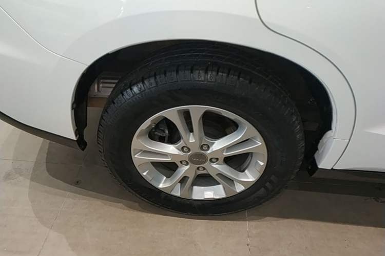 Used Haval M6 2017 1.5T Automatic Two-Wheel Drive Elite Model Right Rear Wheel Hub