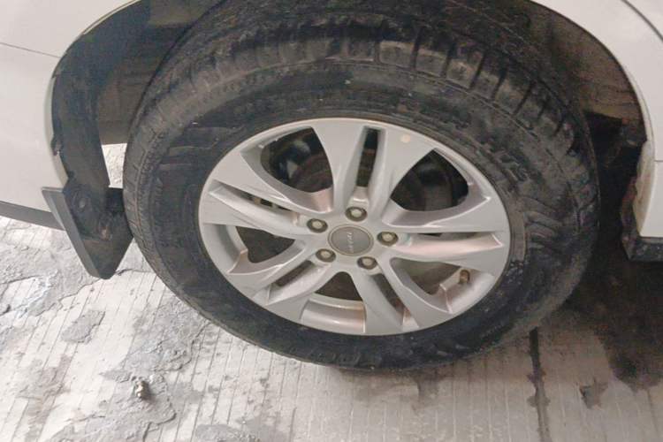 Used Haval M6 2017 1.5T Automatic Two-Wheel Drive Elite Model Right Rear Wheel Hub
