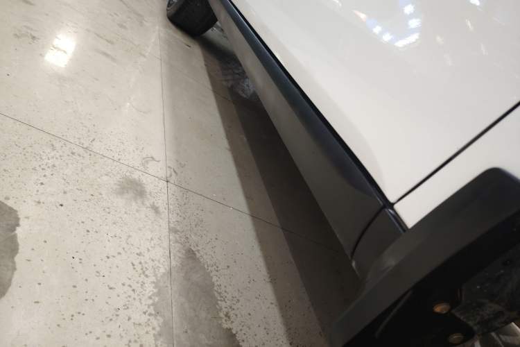 Used Haval M6 2017 1.5T Automatic Two-Wheel Drive Elite Model Right Side Sill