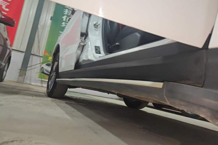 Used Haval M6 2017 1.5T Automatic Two-Wheel Drive Urban Model Right Side Sill