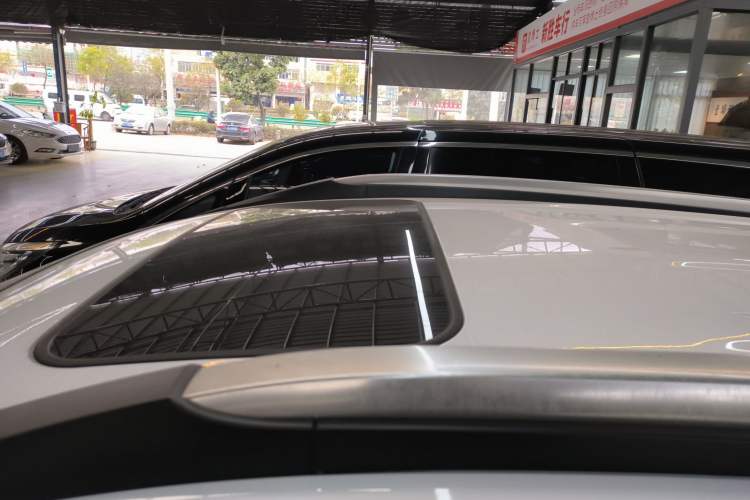 Used Haval M6 2017 1.5T Automatic Two-Wheel Drive Elite Model Roof