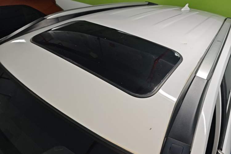 Used Haval M6 2017 1.5T Automatic Two-Wheel Drive Prestige Model Roof