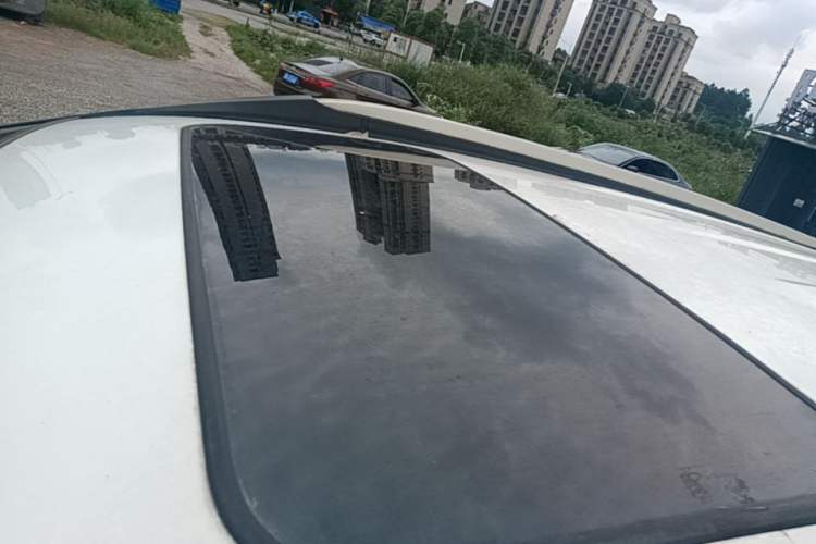 Used Haval M6 2017 1.5T Automatic Two-Wheel Drive Prestige Model Roof