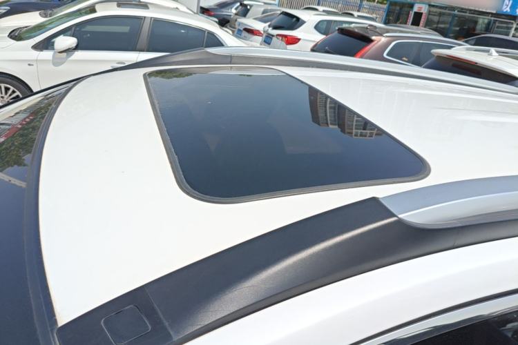 Used Haval M6 2017 1.5T Manual Two-Wheel Drive Elite Model Roof