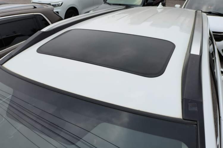 Used Haval M6 2017 1.5T Automatic Two-Wheel Drive Prestige Model Roof