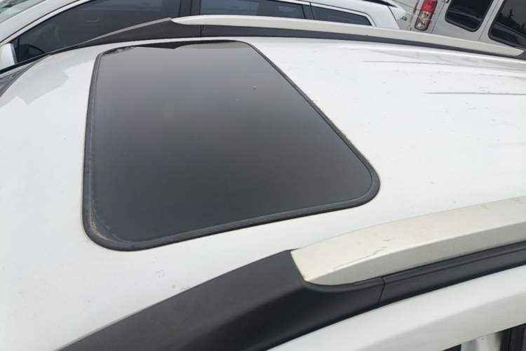 Used Haval M6 2017 1.5T Automatic Two-Wheel Drive Prestige Model Roof
