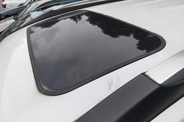 Used Haval M6 2017 1.5T Automatic Two-Wheel Drive Elite Model Roof