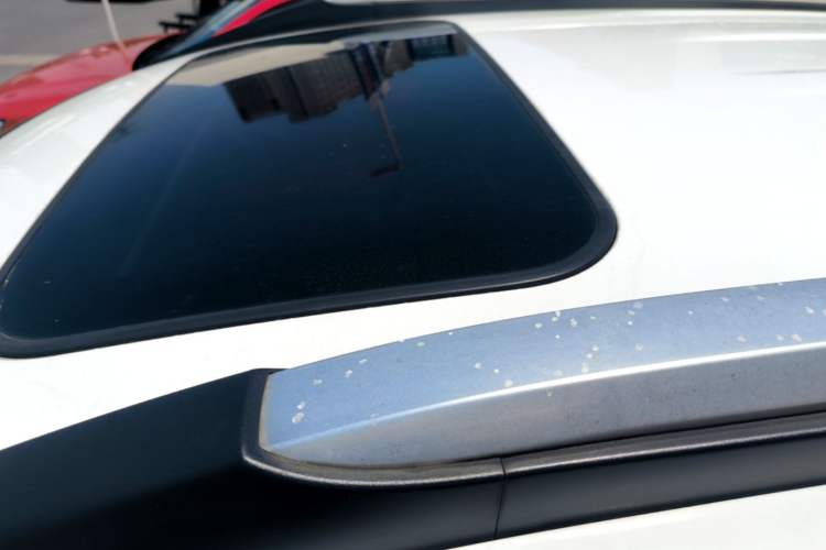 Used Haval M6 2017 1.5T Automatic Two-Wheel Drive Elite Model Roof