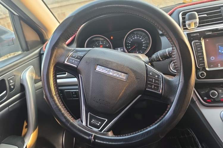 Used Haval M6 2017 1.5T Manual Two-Wheel Drive Elite Model Steering Wheel