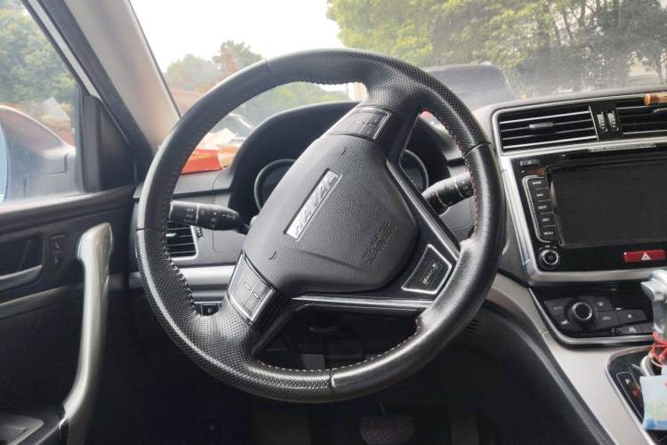 Used Haval M6 2017 1.5T Automatic Two-Wheel Drive Prestige Model Steering Wheel