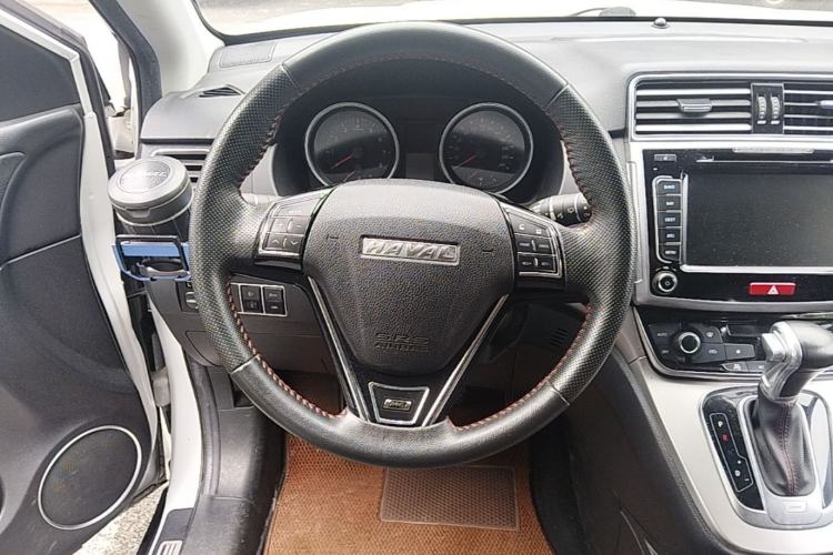 Used Haval M6 2017 1.5T Automatic Two-Wheel Drive Elite Model Steering Wheel