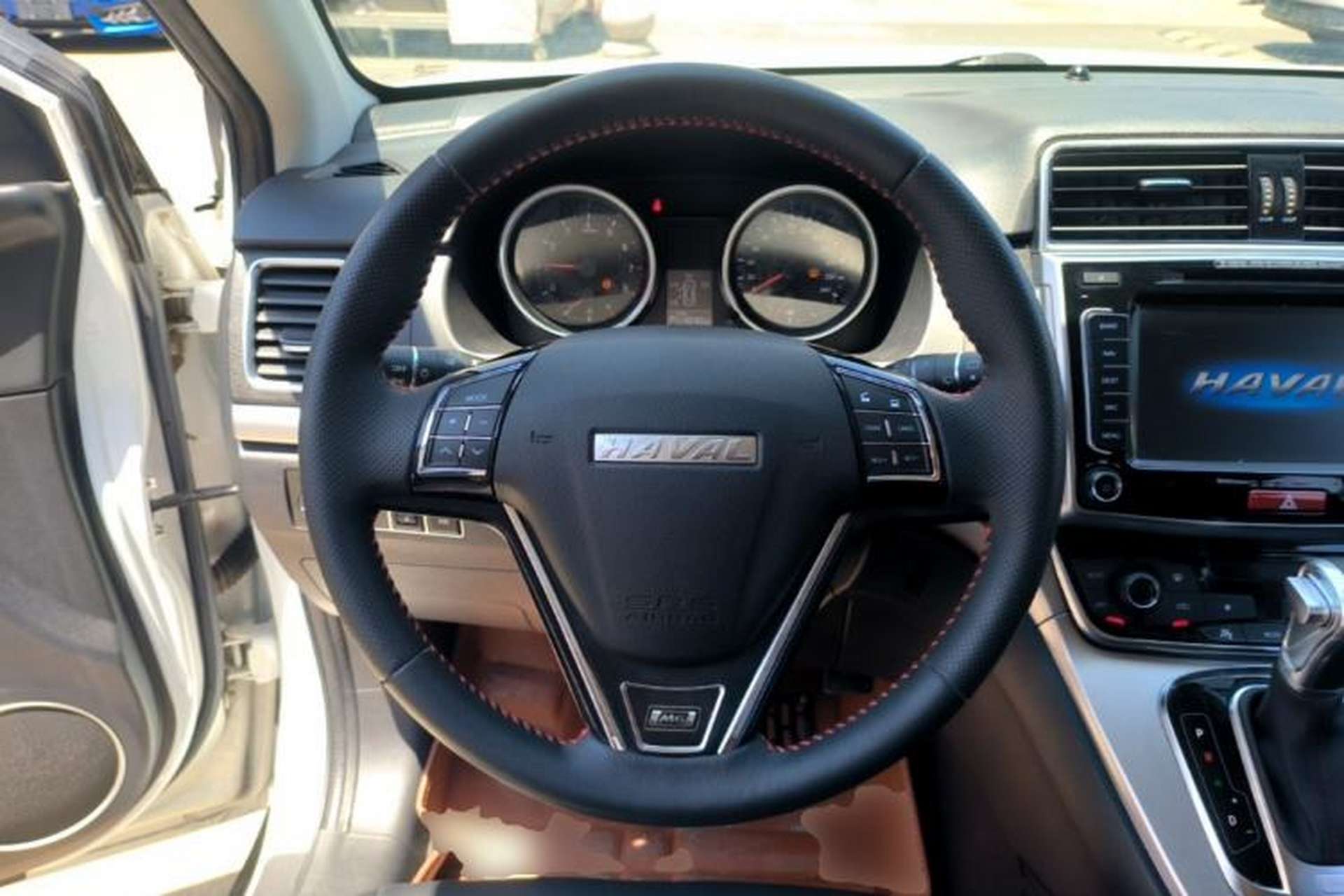 Used Haval M6 2017 1.5T Automatic Two-Wheel Drive Elite Model Steering Wheel