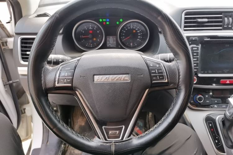 Used Haval M6 2017 1.5T Automatic Two-Wheel Drive Elite Model Steering Wheel