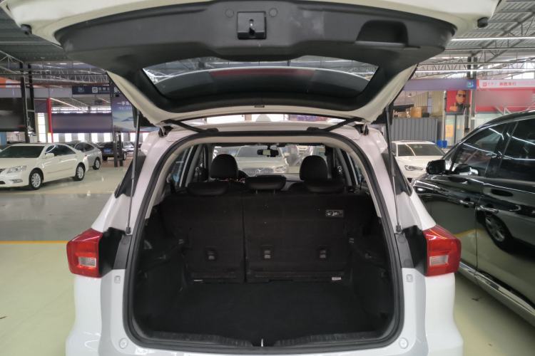 Used Haval M6 2017 1.5T Automatic Two-Wheel Drive Elite Model Trunk