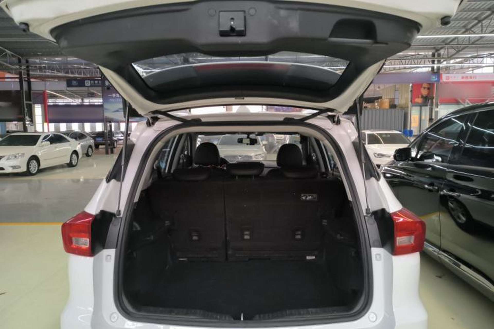 Used Haval M6 2017 1.5T Automatic Two-Wheel Drive Elite Model Trunk