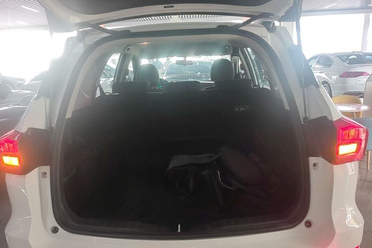 Used Haval M6 2017 1.5T Manual Two-Wheel Drive Urban Version Trunk