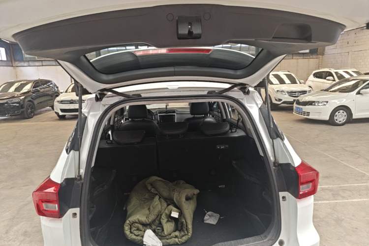 Used Haval M6 2017 1.5T Automatic Two-Wheel Drive Elite Model Trunk