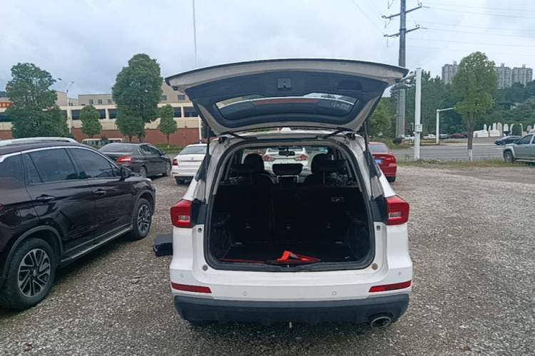Used Haval M6 2017 1.5T Automatic Two-Wheel Drive Prestige Model Trunk