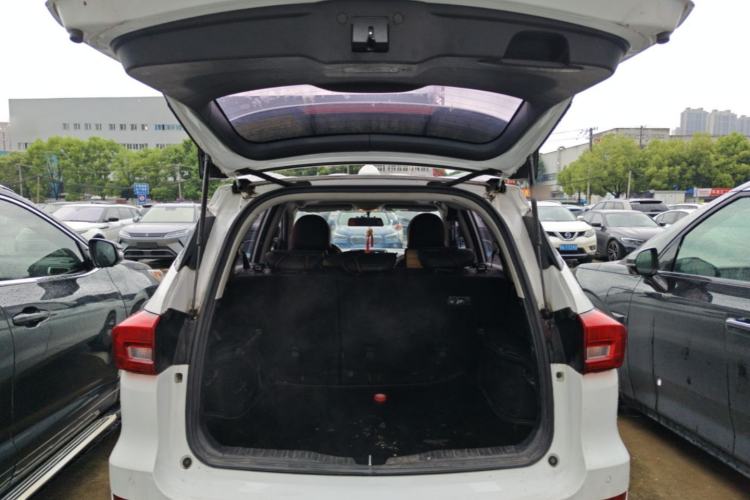 Used Haval M6 2017 1.5T Manual Two-Wheel Drive Elite Model Trunk