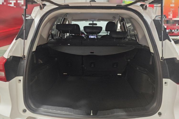 Used Haval M6 2017 1.5T Automatic Two-Wheel Drive Urban Model Trunk