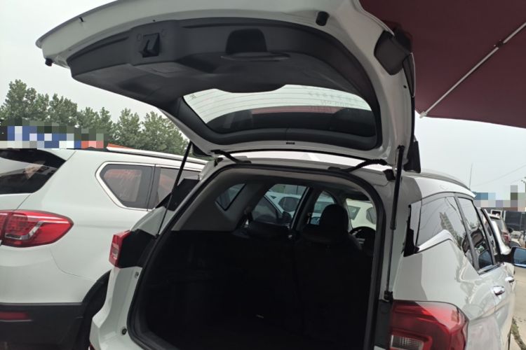 Used Haval M6 2017 1.5T Manual Two-Wheel Drive Elite Model Trunk