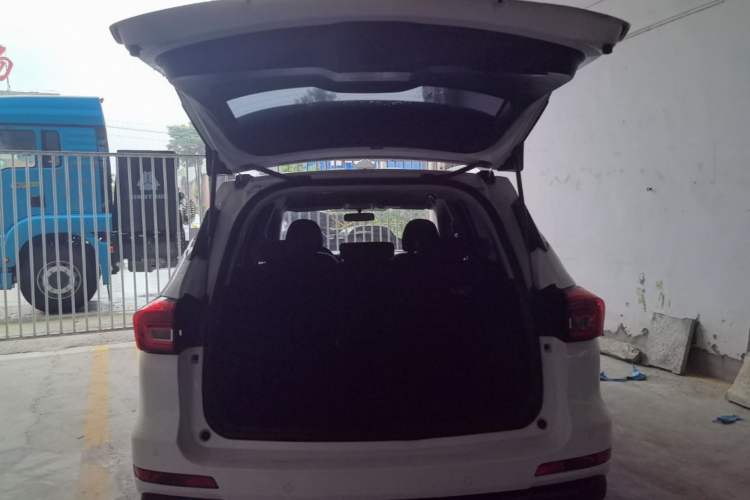 Used Haval M6 2017 1.5T Automatic Two-Wheel Drive Urban Model Trunk
