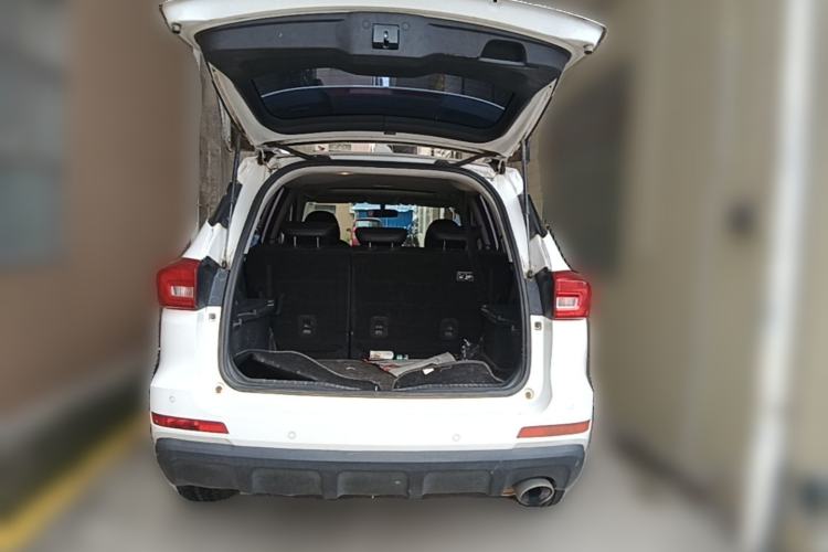 Used Haval M6 2017 1.5T Automatic Two-Wheel Drive Elite Model Trunk