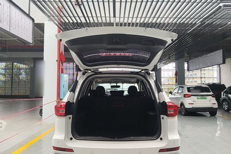 Used Haval M6 2017 1.5T Automatic Two-Wheel Drive Elite Model Trunk