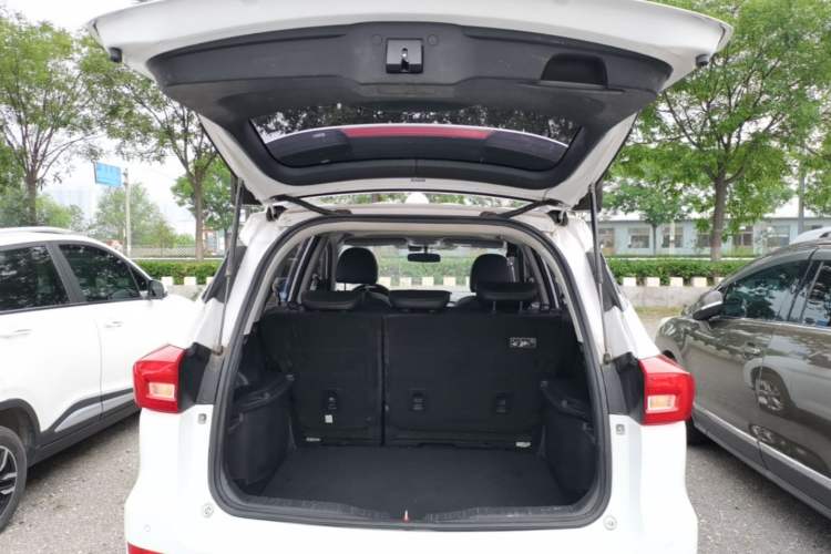 Used Haval M6 2017 1.5T Automatic Two-Wheel Drive Prestige Model Trunk