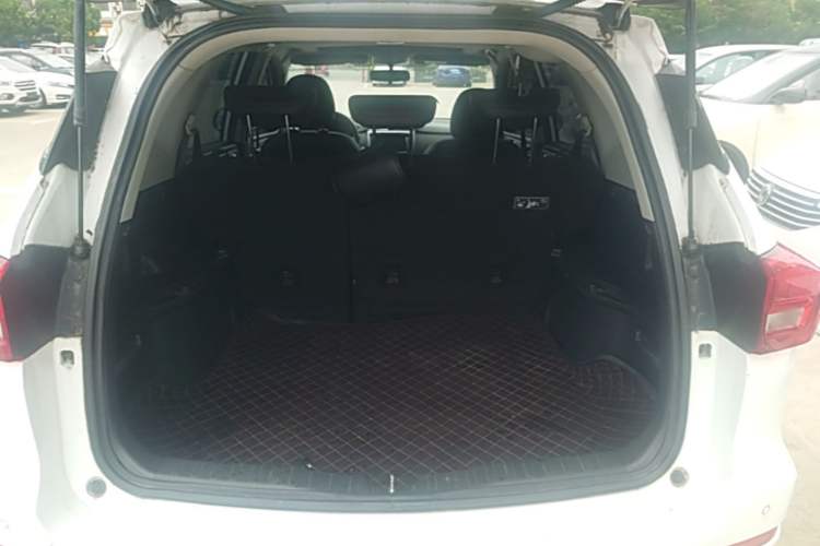 Used Haval M6 2017 1.5T Automatic Two-Wheel Drive Elite Model Trunk