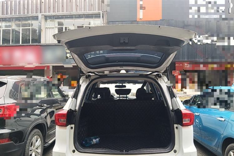 Used Haval M6 2017 1.5T Automatic Two-Wheel Drive Elite Model Trunk