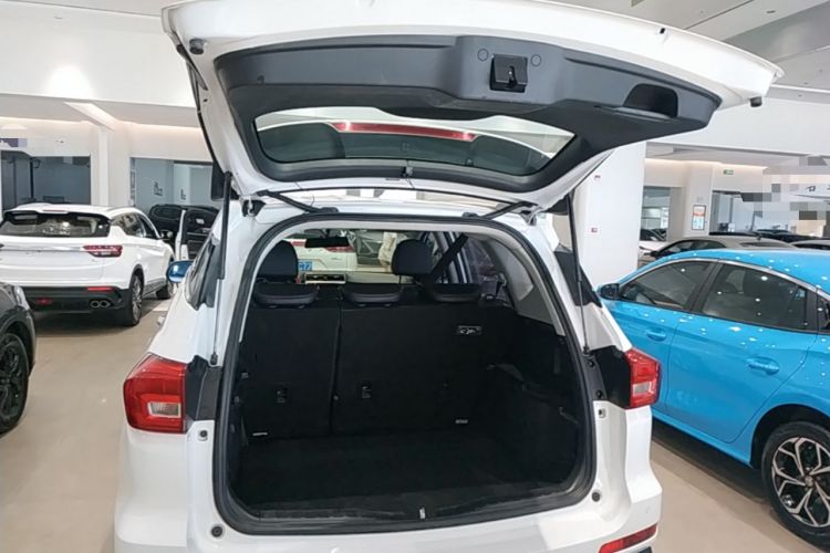 Used Haval M6 2017 1.5T Automatic Two-Wheel Drive Elite Model Trunk
