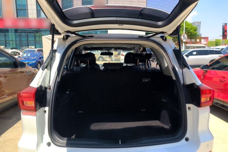Used Haval M6 2017 1.5T Automatic Two-Wheel Drive Elite Model Trunk