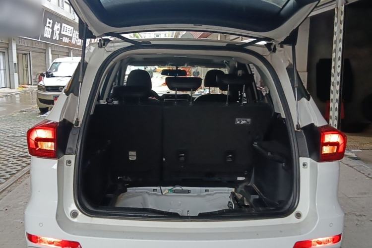 Used Haval M6 2017 1.5T Automatic Two-Wheel Drive Elite Model Trunk