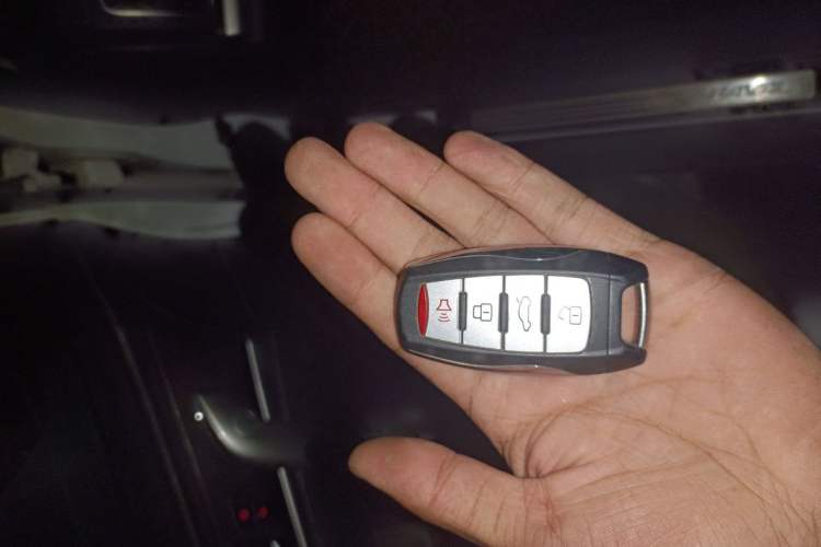 Used Haval M6 2017 1.5T Automatic Two-Wheel Drive Prestige Model Vehicle Key
