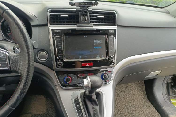 Used Haval M6 2018 Revised Version 1.5T DCT Two-Wheel Drive Elite Edition Audio And AC Panel
