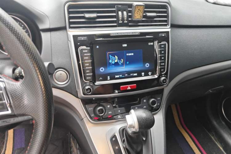 Used Haval M6 2018 Revised Version 1.5T DCT Two-Wheel Drive Elite Edition Audio And AC Panel