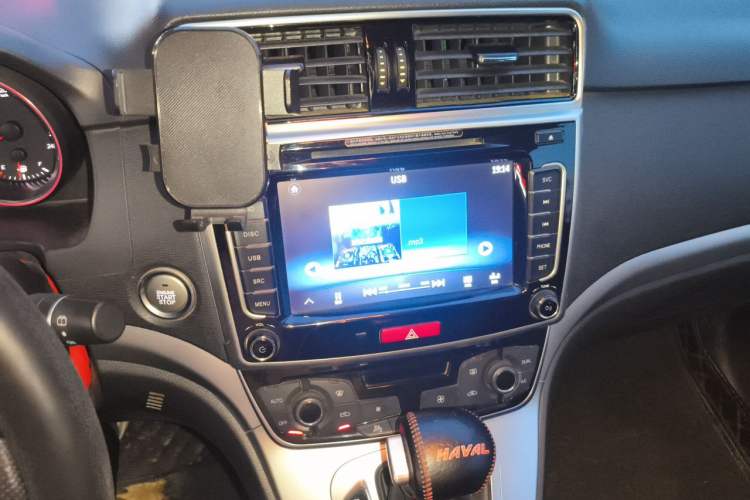 Used Haval M6 2018 Revised Version 1.5T DCT Two-Wheel Drive Elite Edition Audio And AC Panel